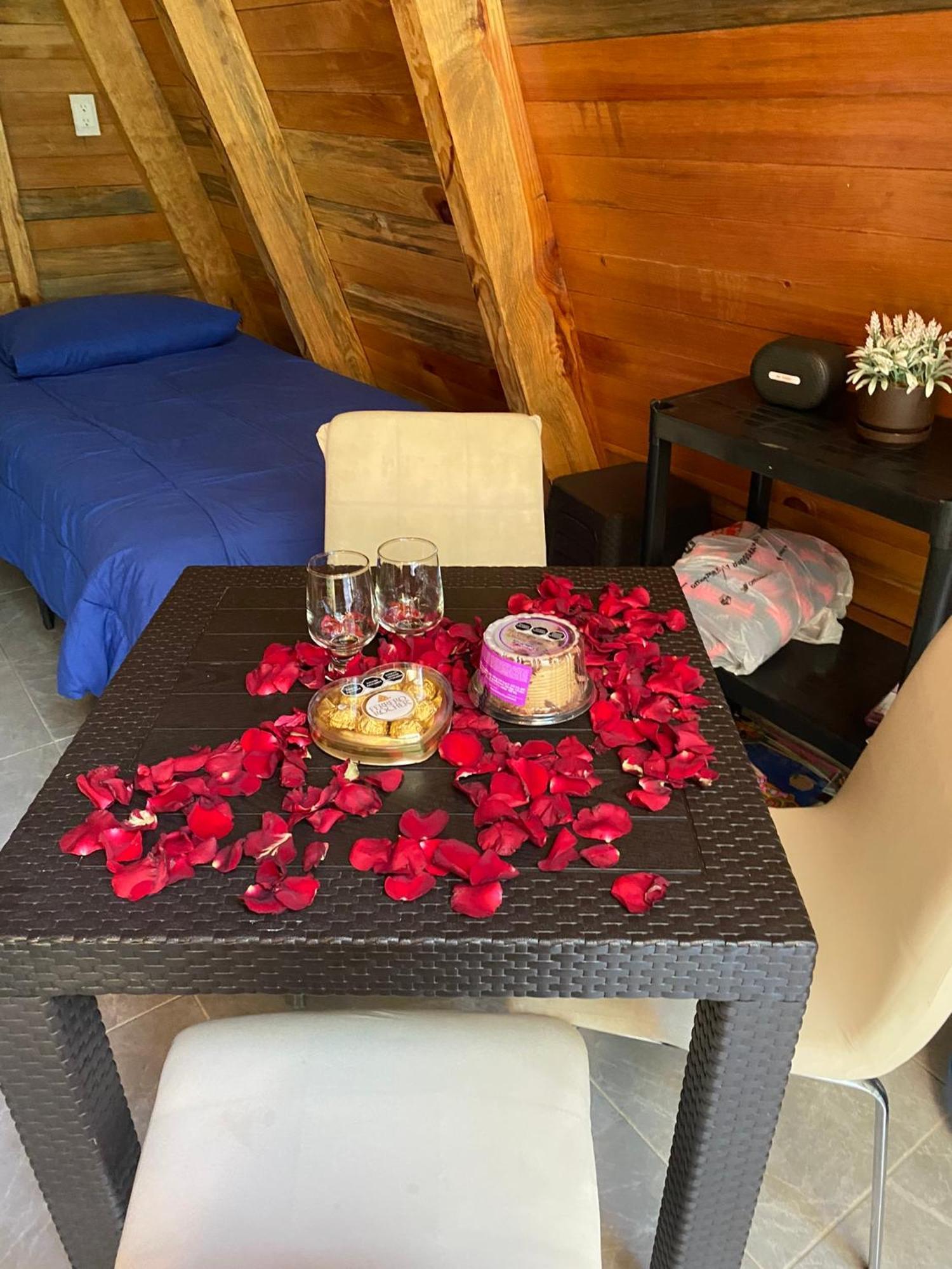 Cabanas Alpina, Romantica Y Acogedora A 10 Minutos Del Centro 迪坡斯特兰 外观 照片